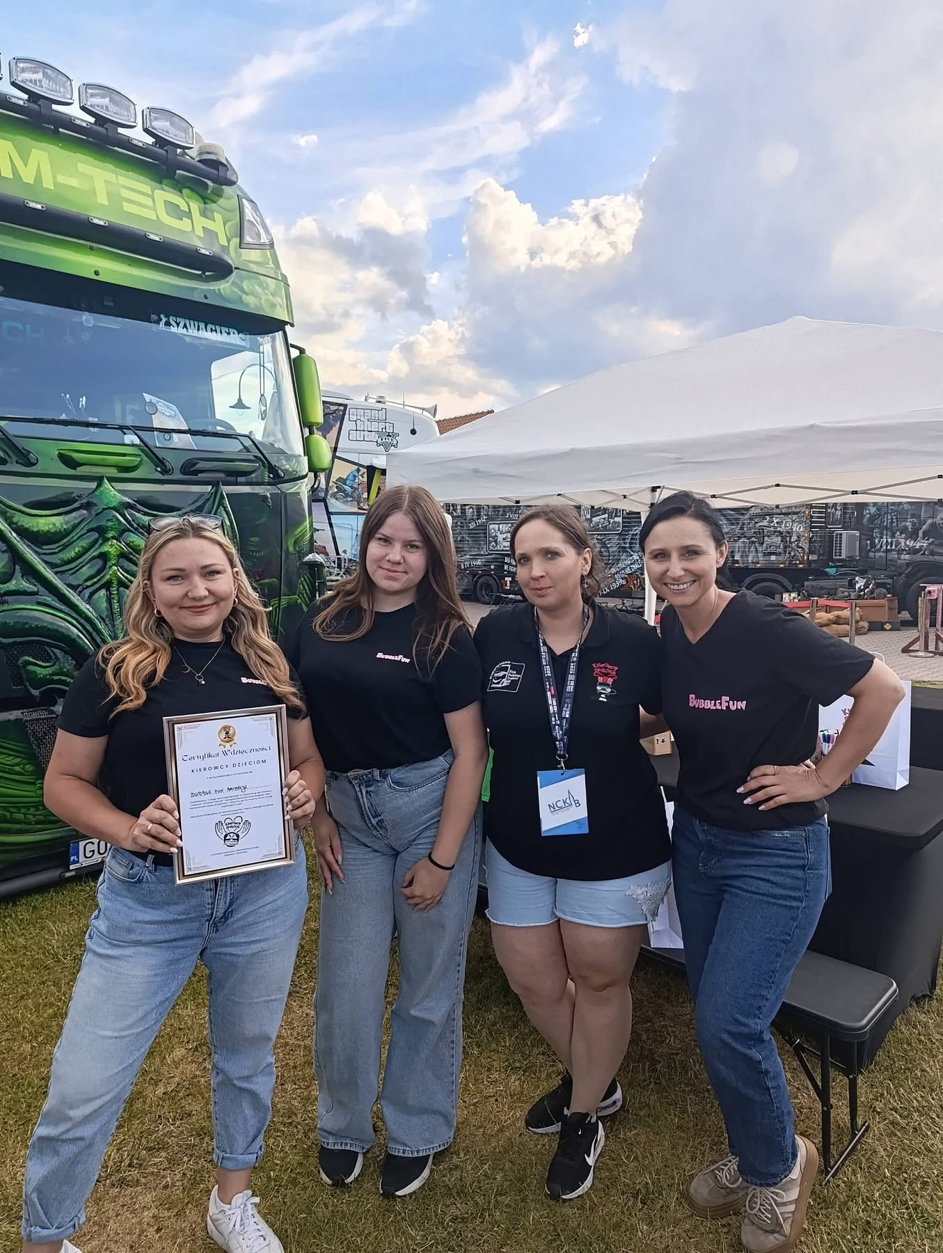 Dzieci podczas atrakcji na Truck Show